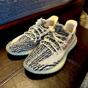 Adidas Yeezys 350 v2 size 9.5 Zebras